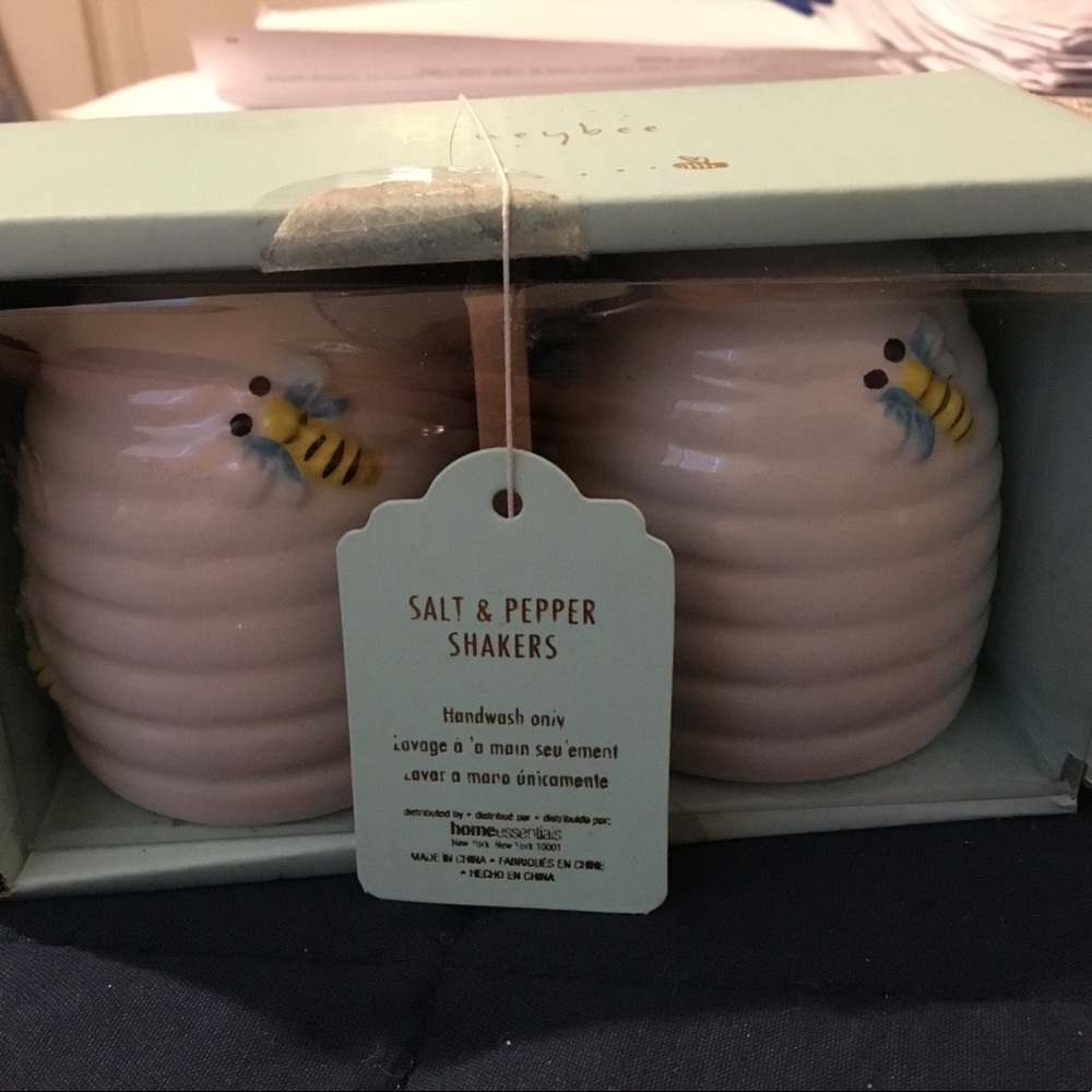 New Honeybee Salt & Pepper Shakers